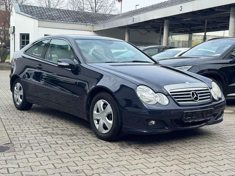 Gebraucht Mercedes C180 143 PS (105 kW) 2007 Blau Coupé