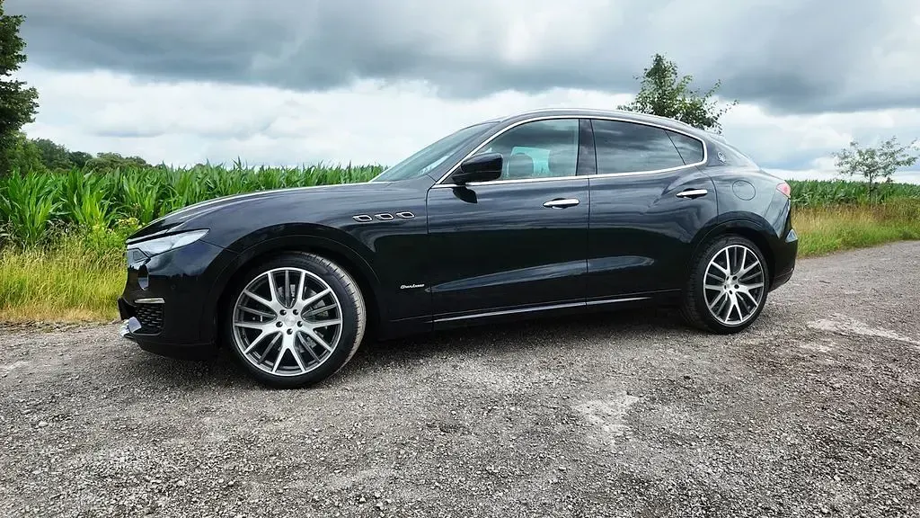 Gebraucht Maserati Levante 430 PS (316 kW) 2018 Schwarz SUV