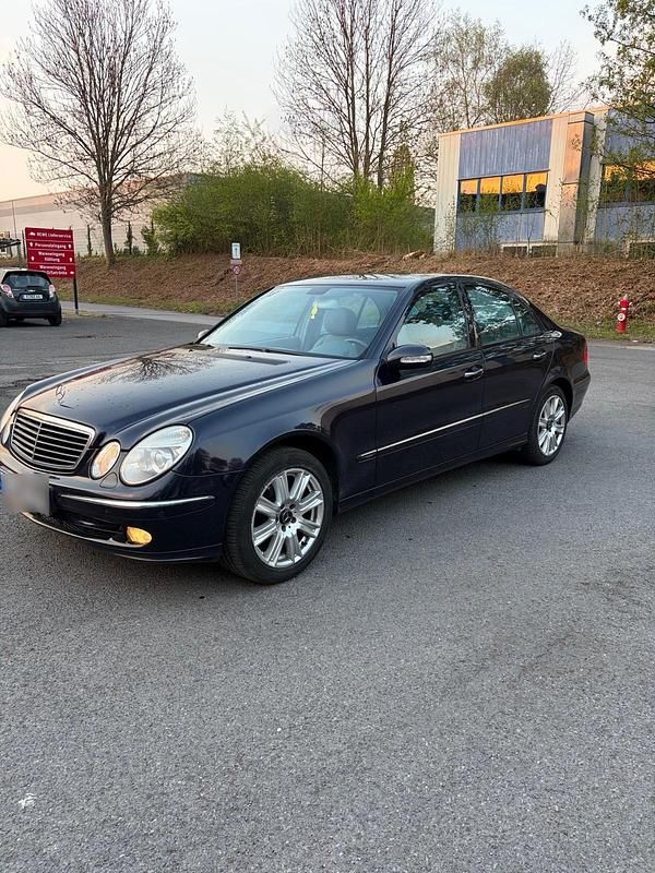 Używany Mercedes E280 190 KM (139 kW) 2005 Niebieski Sedan/Limuzyna