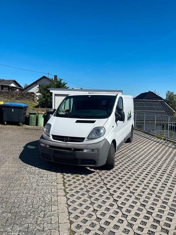 Second-hand Opel Vivaro 100 CP (73 kW) 2006 Alb Monovolum