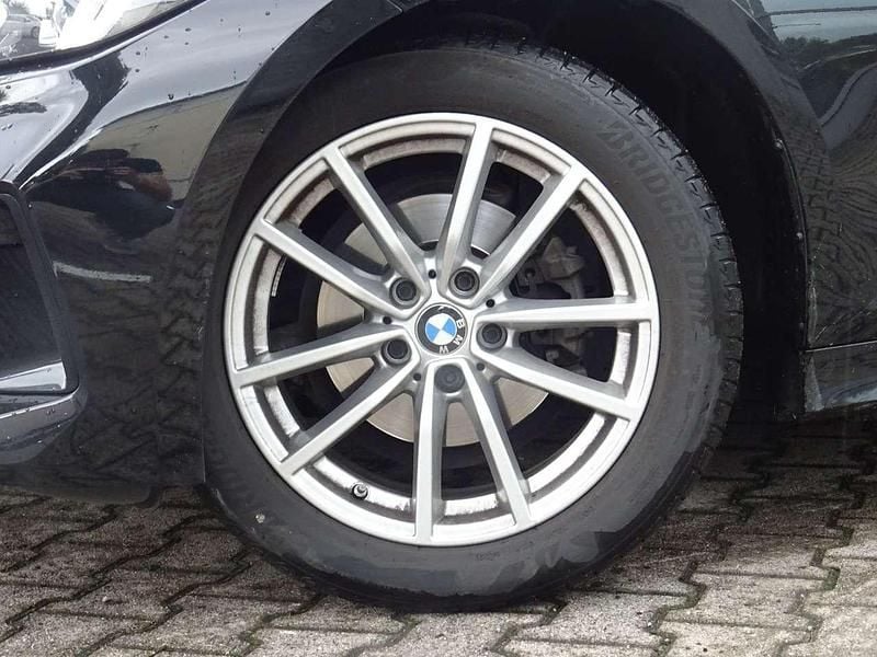 Gebraucht BMW 318 156 PS (114 kW) 2023 Schwarz uni Kombi