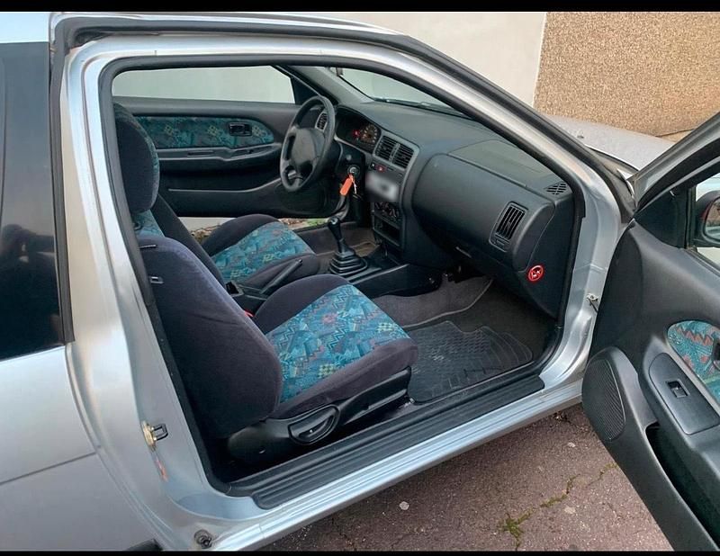 Gebraucht Nissan Almera 75 PS (55 kW) 1999 Silber Kleinwagen