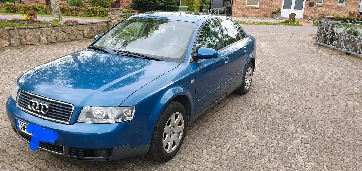 Gebraucht Audi A4 102 PS (75 kW) 2001 Blau Limousine