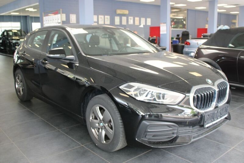 Schwarz ii Gebraucht 2022 BMW 118 Advantage Kleinwagen | 21.980 € (Guter Preis) - Bild 1/4