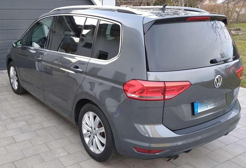 Gebraucht VW Touran Highline 150 PS (110 kW) 2016 Grau Van / Kleinbus