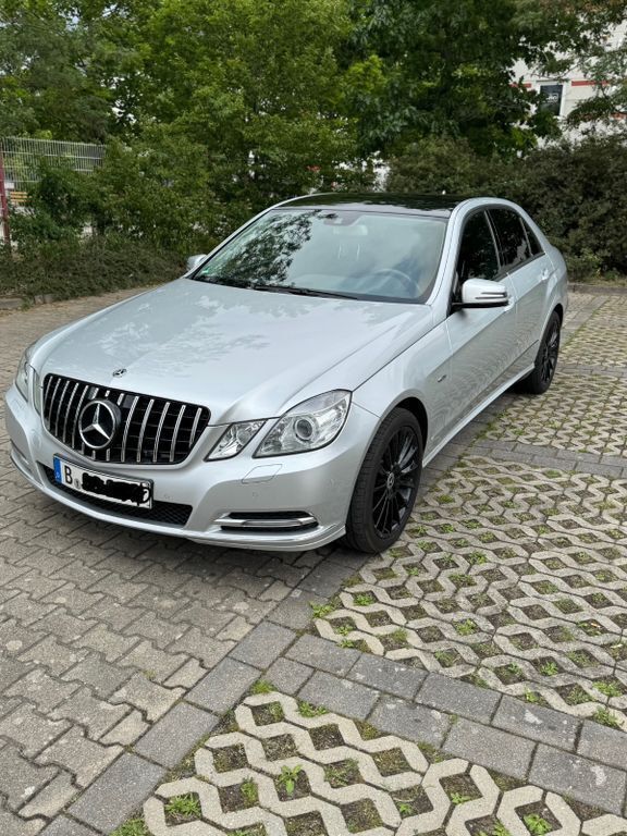 Silber Gebraucht 2010 Mercedes E220 Elegance Limousine | 11.000 € (Guter Preis) - Bild 1/4