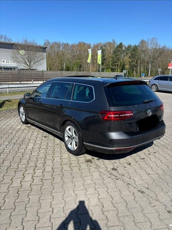 Gebraucht VW Passat Highline 150 PS (110 kW) 2018 Grau Kombi