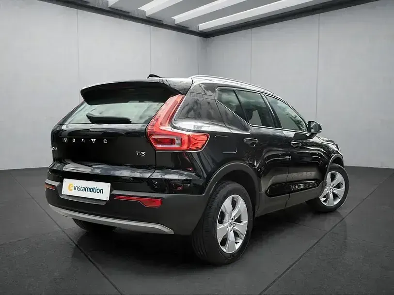 Gebraucht Volvo XC40 163 PS (119 kW) 2022 Schwarz SUV