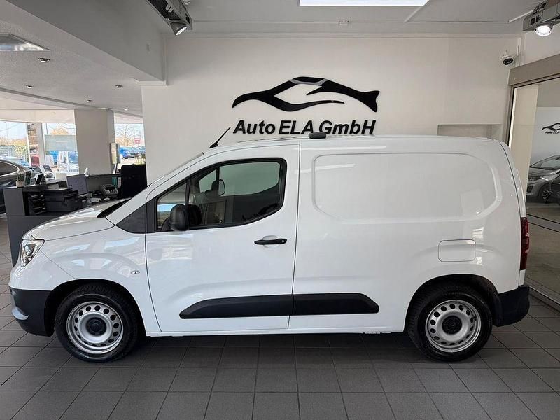 Używany Opel Combo 102 KM (75 kW) 2022 Biały Minivan