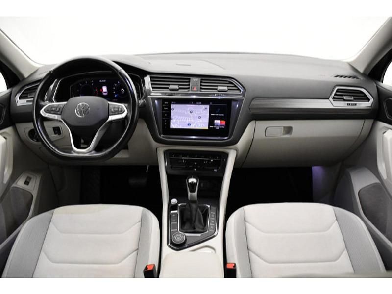 Gebraucht VW Tiguan Allspace Elegance 150 PS (110 kW) 2022 Platinum grey metallic (metallic) SUV