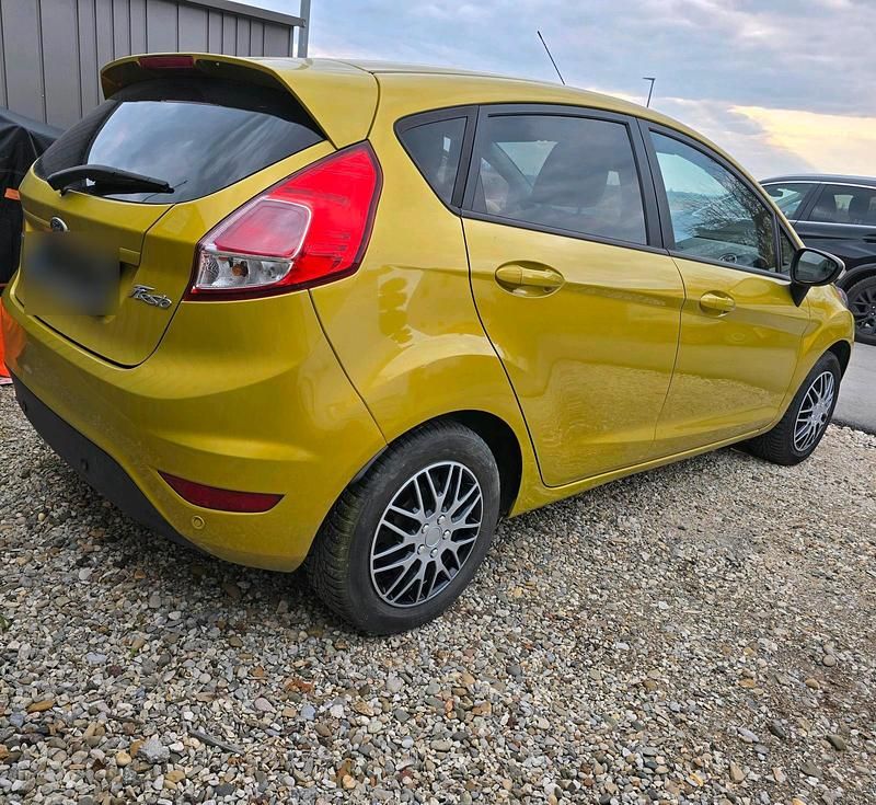 Gebraucht Ford Fiesta 101 PS (74 kW) 2013 Andere farben Kleinwagen