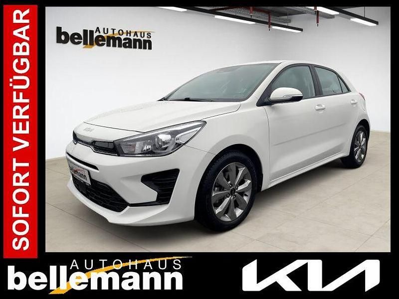 Weiß Gebraucht 2022 Kia Rio Vision Limousine | 15.980 € (Fairer Preis) - Bild 1/4