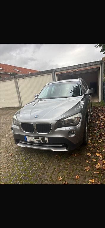 Grau Gebraucht 2010 BMW X1 SUV | 8.200 € (Guter Preis) - Bild 1/4