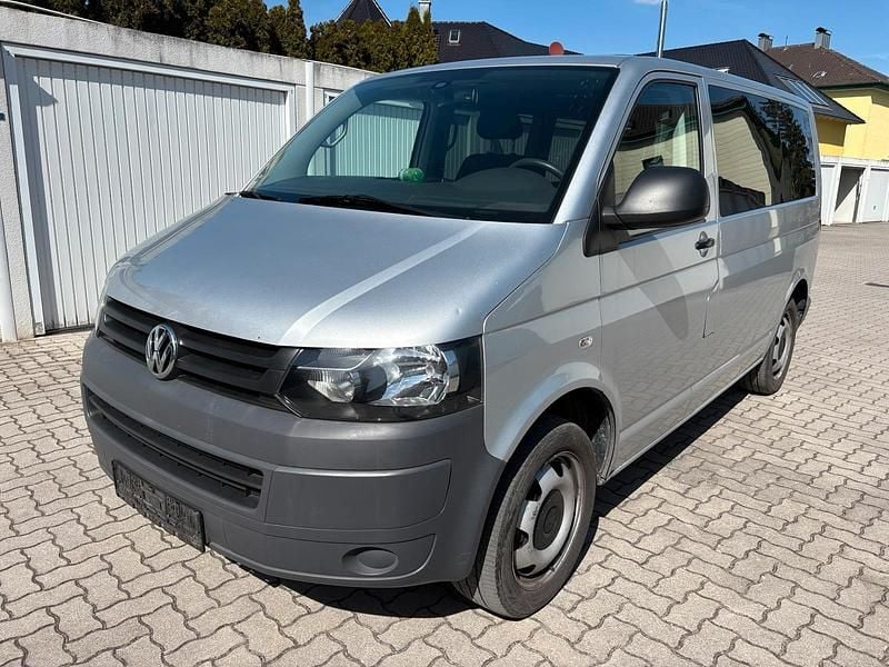 Używany VW Caravelle 179 KM (131 kW) 2012 Srebrny Van