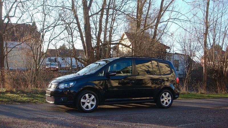 Gebraucht VW Touran Cup 140 PS (102 kW) 2015 Schwarz Van / Kleinbus