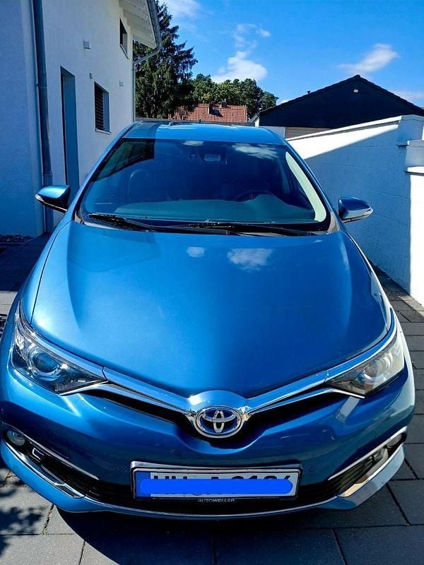 Gebraucht 2016 Toyota Auris Hybrid Multidrive S Limousine | 12.800 € - Bild 1/4