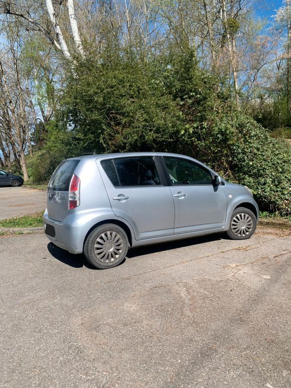 Silber Gebraucht 2005 Daihatsu Sirion Kleinwagen | 1.000 € (Guter Preis) - Bild 1/4