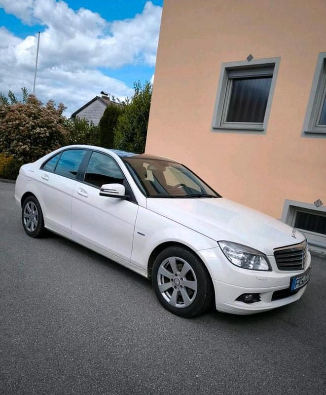 Weiß Gebraucht 2009 Mercedes C250 Limousine | 10.001 € (Fairer Preis) - Bild 1/4
