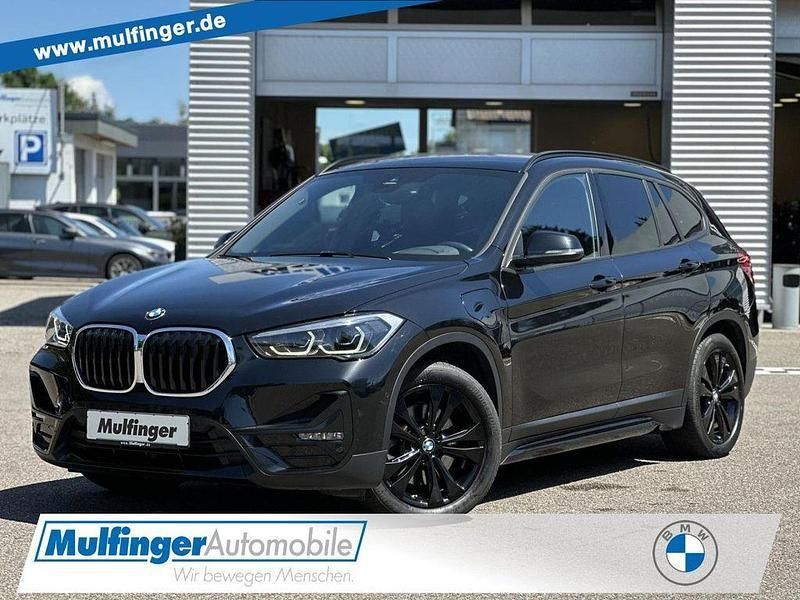 Black sapphire Gebraucht 2020 BMW X1 Sport Line SUV | 22.690 € (Fairer Preis) - Bild 1/4