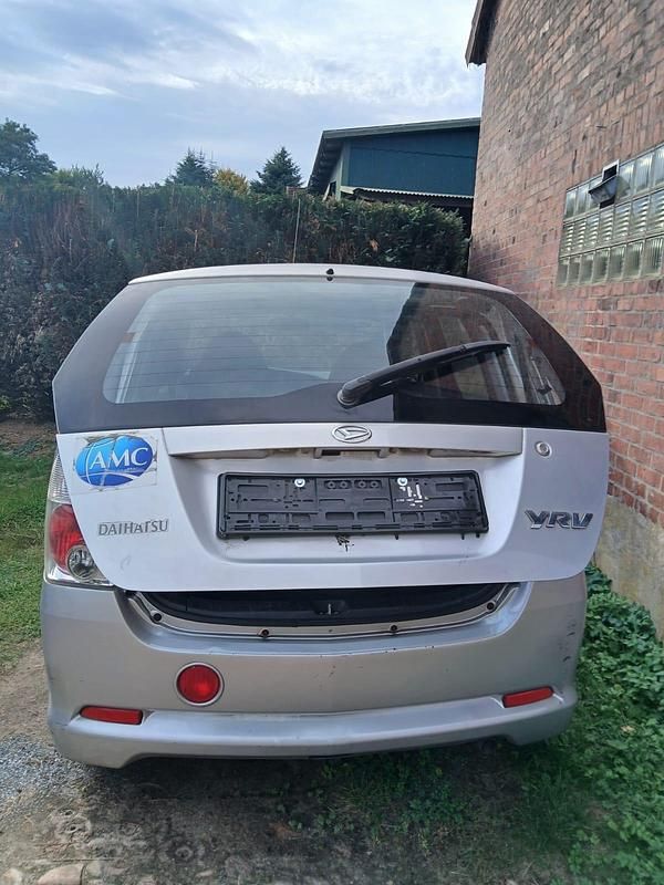 Gebraucht Daihatsu YRV 73 PS (53 kW) 2005 Grau Van / Kleinbus