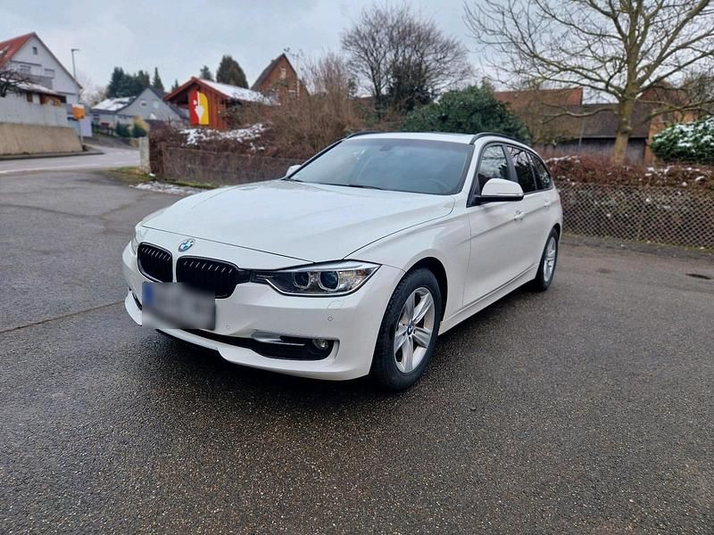 Weiß Gebraucht 2013 BMW 320 Kombi | 10.499 € (Fairer Preis) - Bild 1/4