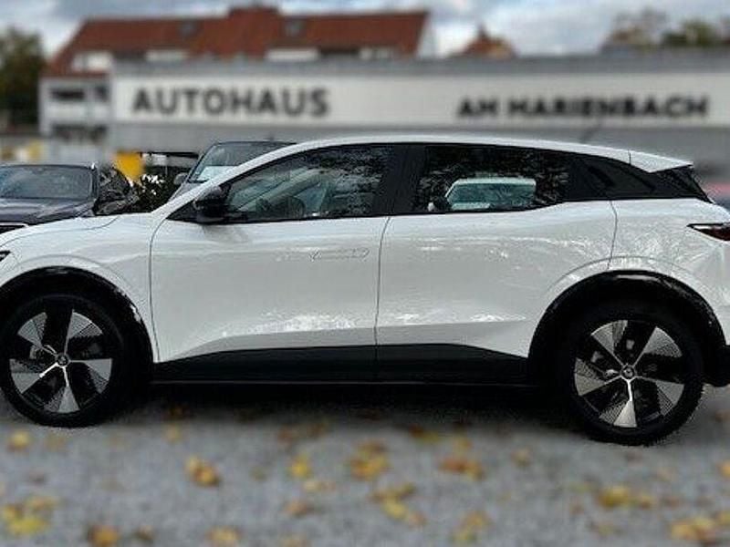 Second-hand Renault Megane E-Tech Equilibre 96 kW (131 CP) 2023 Alb Berlinǎ