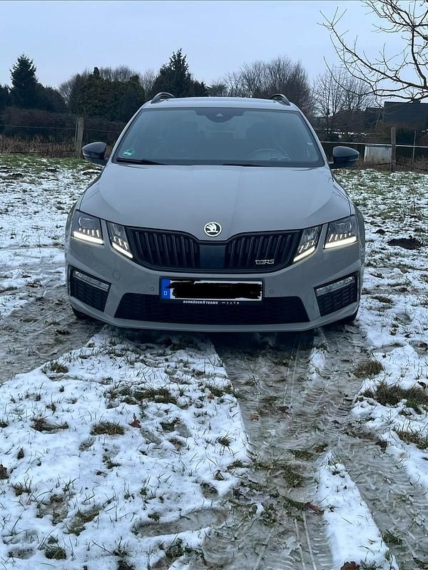 Grau Gebraucht 2017 Skoda Octavia RS Kombi | 19.950 € (Teuer) - Bild 1/4