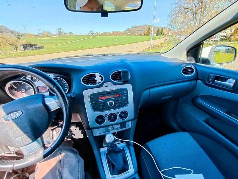 Usata Ford Focus 100 CV (73 kW) 2011 Bianco Station wagon