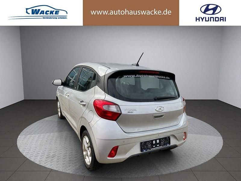 Gebraucht Hyundai i10 Trend 67 PS (49 kW) 2020 Farbe: silber Kleinwagen