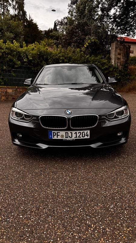 Gebraucht BMW 318 149 PS (109 kW) 2015 Grau Kombi