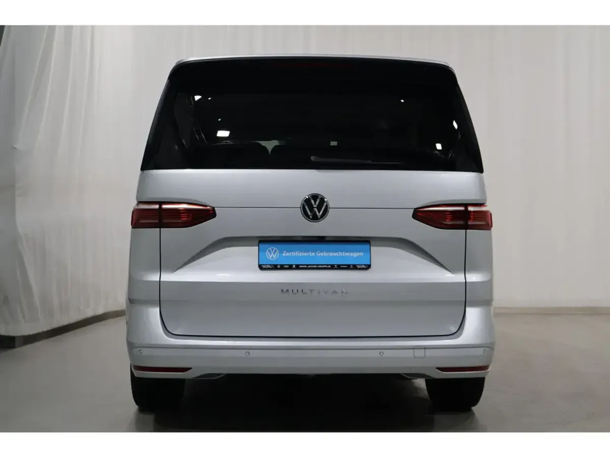 Używany VW Multivan Life 150 KM (110 kW) 2024 Srebrny Minivan