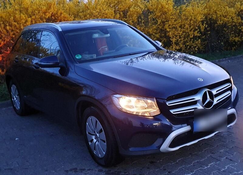 Blau Gebraucht 2019 Mercedes GLC220 SUV | 19.900 € (Superpreis) - Bild 1/4