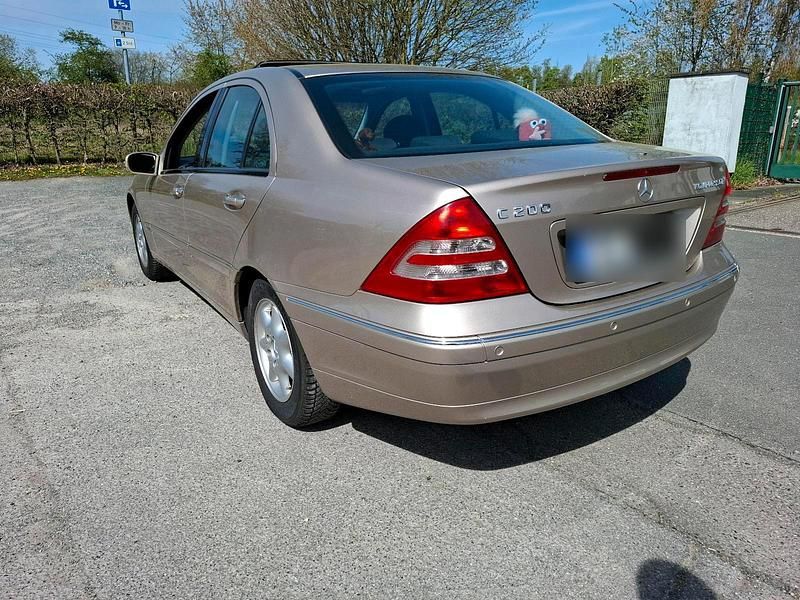 Gebraucht Mercedes C200 163 PS (119 kW) 2001 Gold Limousine