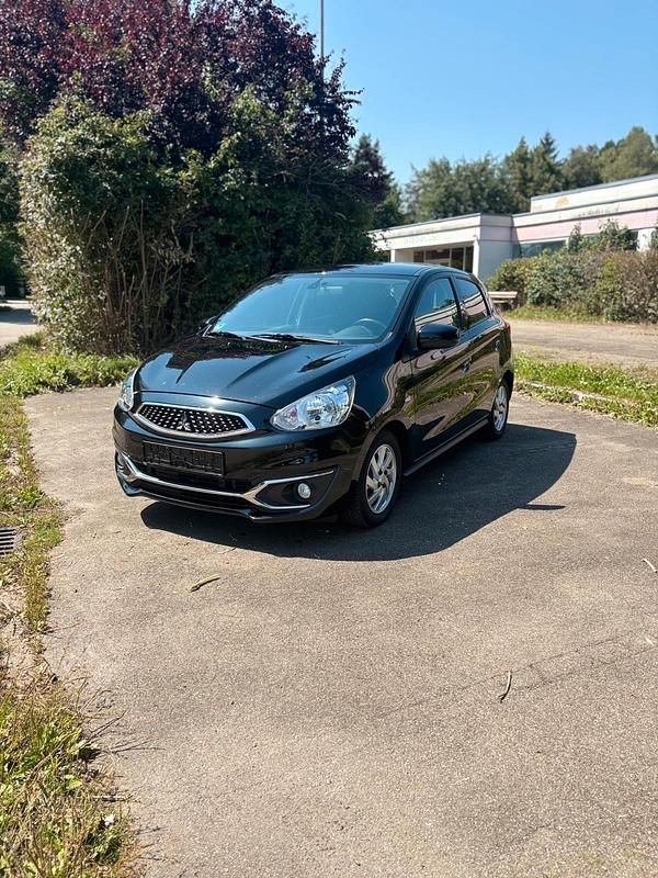 Schwarz Gebraucht 2016 Mitsubishi Space Star Edition+ Kleinwagen | 5.999 € (Etwas zu teuer) - Bild 1/4