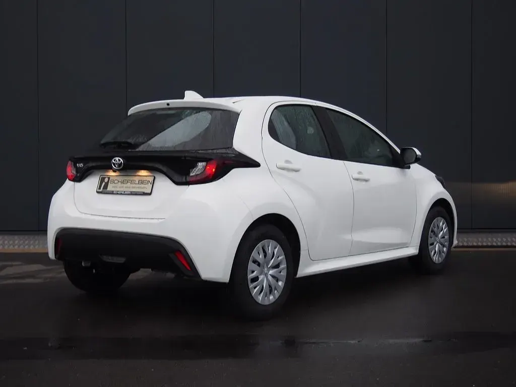 Gebraucht Toyota Yaris 72 PS (52 kW) 2023 Schneeweiß Kleinwagen
