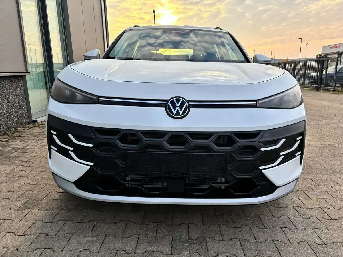 Neu VW T-Roc Pro 150 PS (110 kW) 2026 Wählbar SUV