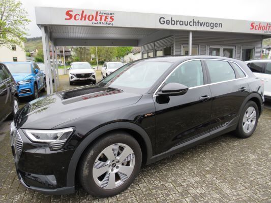 Gebraucht Audi e-tron Basis 300 kW (408 PS) 2021 Brillantschwarz SUV