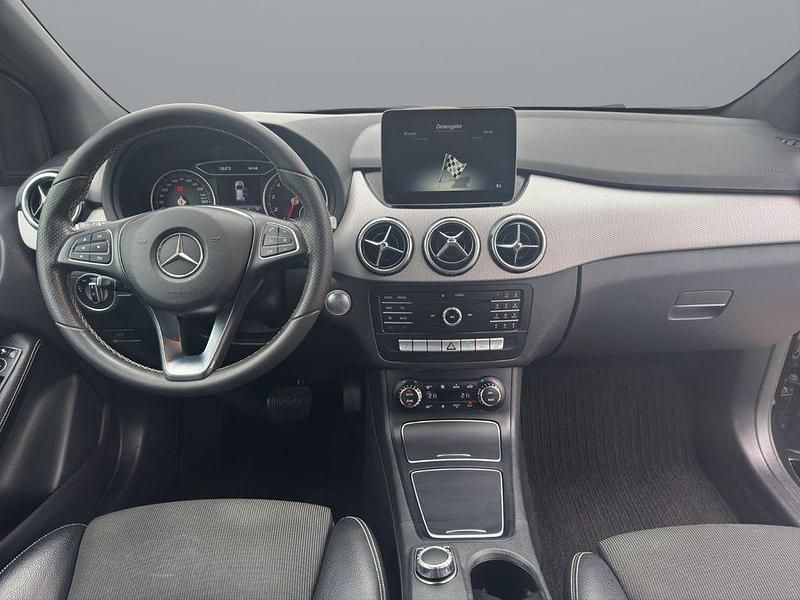Gebraucht Mercedes B200 Business 156 PS (114 kW) 2018 Schwarz Van / Kleinbus