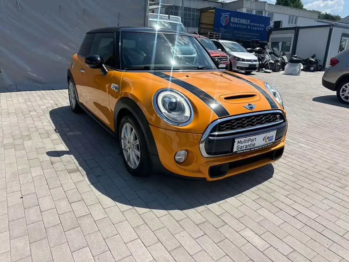 Gebraucht Mini Cooper S Coupé 192 PS (141 kW) 2016 Volcanic orange uni Coupé