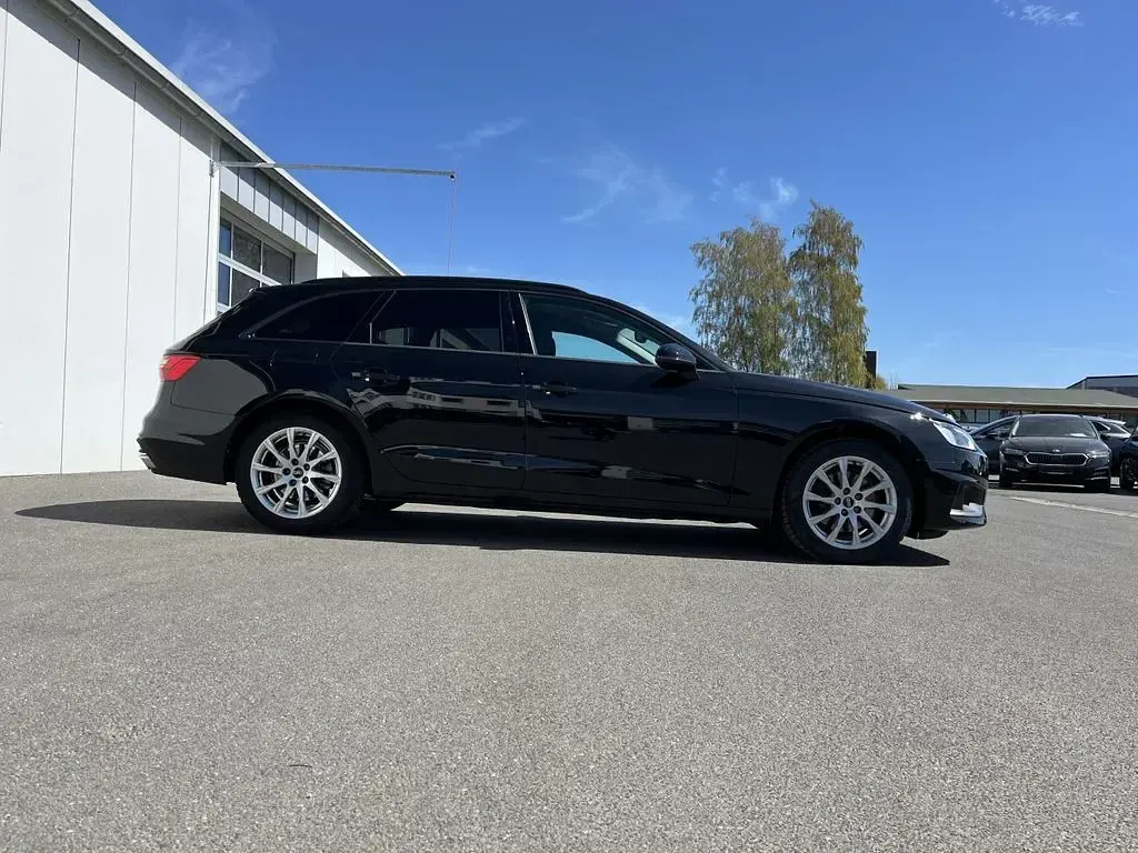 Second-hand Audi A4 150 CP (110 kW) 2022 Negru Break