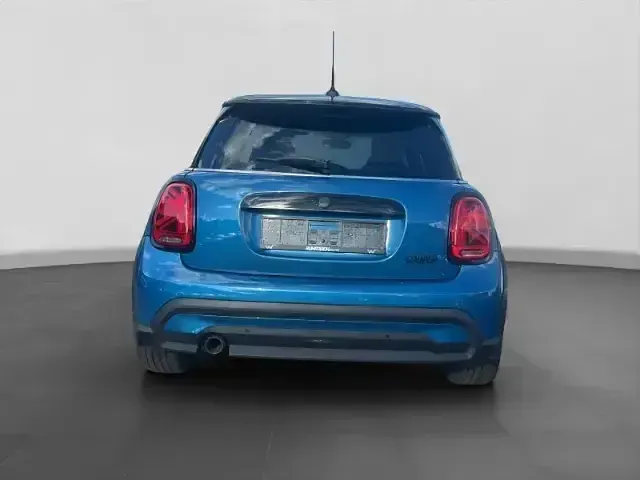 Używany Mini Cooper Classic 136 KM (100 kW) 2021 Niebieski Hatchback