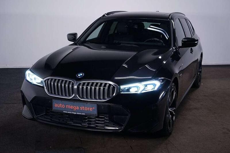 Schwarz Gebraucht 2023 BMW 330e M Sport Kombi | 37.299 € (Guter Preis) - Bild 1/4