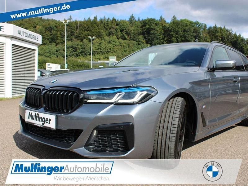 Grau Gebraucht 2022 BMW 520 M Sport Kombi | 34.880 € (Fairer Preis) - Bild 1/4