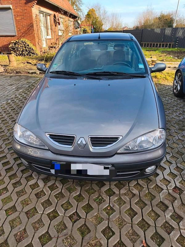Grau Gebraucht 2000 Renault Mégane Kleinwagen | 999 € (Fairer Preis) - Bild 1/4