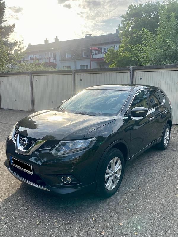 Grün Gebraucht 2016 Nissan X-Trail 360º SUV | 10.500 € (Superpreis) - Bild 1/4