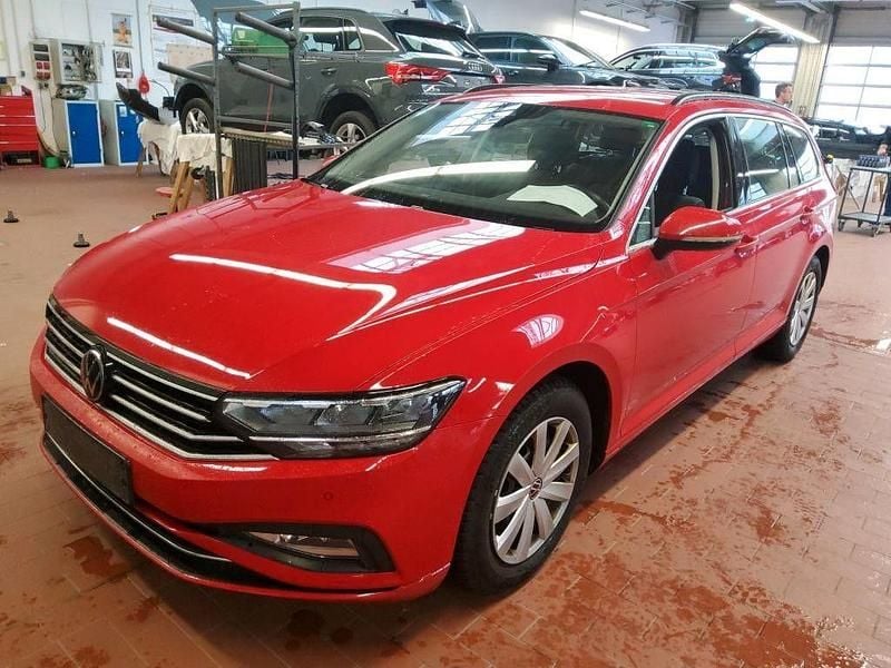 Gebraucht VW Passat Business 122 PS (89 kW) 2023 Tornadorot Kombi