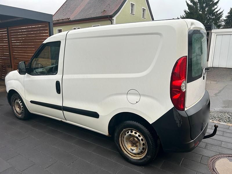 Gebraucht Opel Combo 90 PS (66 kW) 2013 Weiß Van / Kleinbus