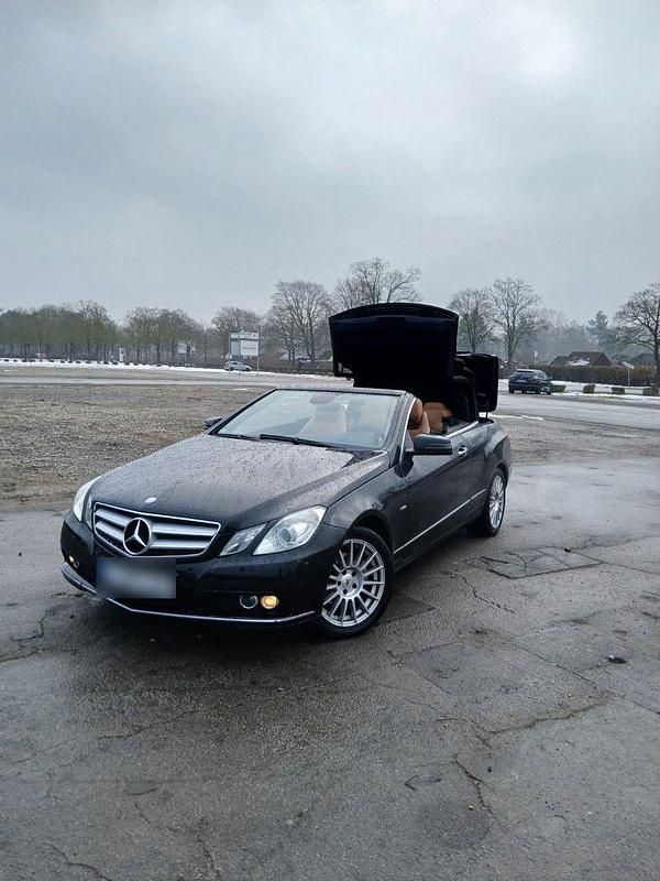 Gebraucht Mercedes E250 Avantgarde 204 PS (150 kW) 2010 Schwarz Cabrio
