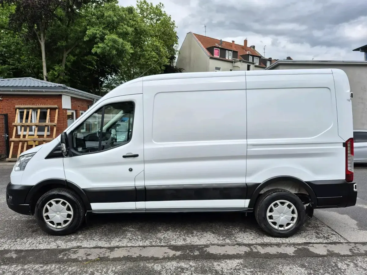 Gebraucht Ford Transit 131 PS (96 kW) 2021 Weiß Van / Kleinbus