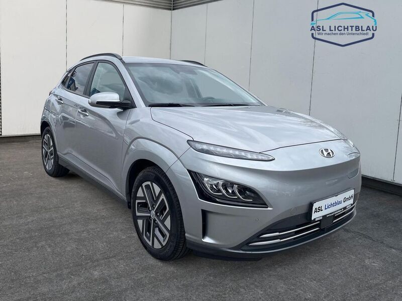 Gebraucht Hyundai Kona Trend 150 kW (204 PS) 2021 Shimmering silver SUV